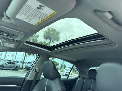 2024 Toyota Camry Hybrid SE