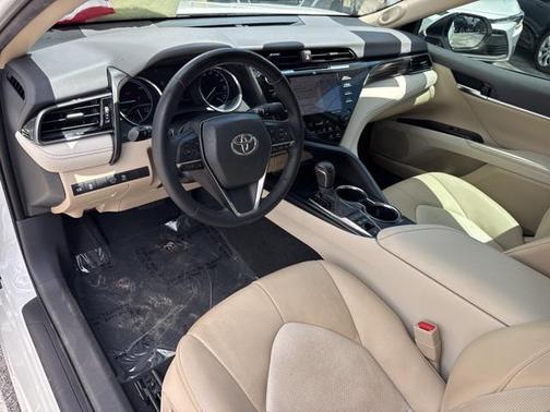 2020 Toyota Camry Hybrid XLE