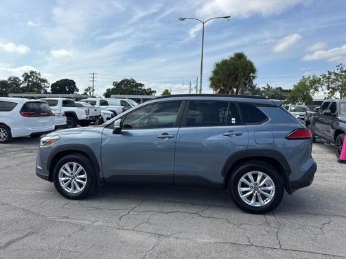 2024 Toyota Corolla Cross LE