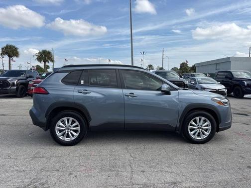 2024 Toyota Corolla Cross LE