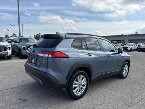 2024 Toyota Corolla Cross LE