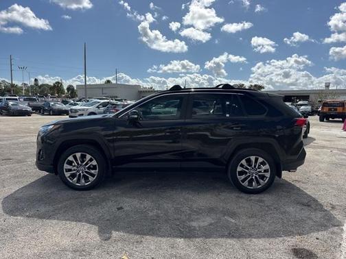 2025 Toyota RAV4 XLE Premium