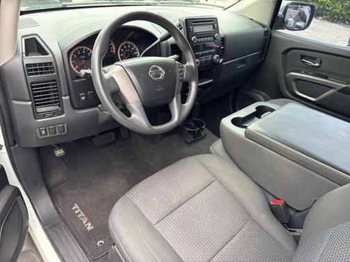 2015 Nissan Titan SV