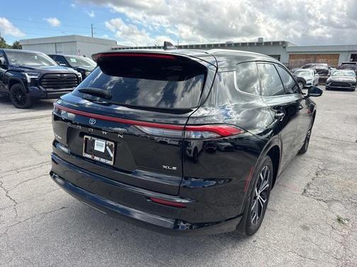 2025 Toyota Crown Signia XLE