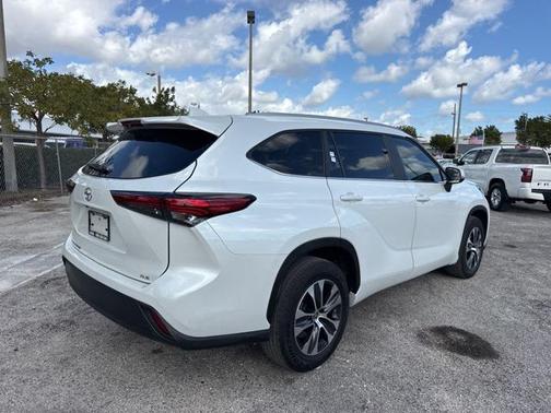 2023 Toyota Highlander XLE