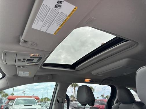 2024 Toyota Sienna XLE 8 Passenger