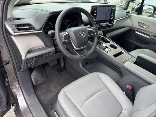 2024 Toyota Sienna XLE 8 Passenger