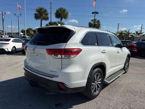 2017 Toyota Highlander SE