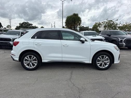 2025 Audi Q3 Premium 45 TFSI S line quattro Tiptronic