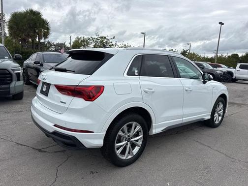 2025 Audi Q3 Premium 45 TFSI S line quattro Tiptronic