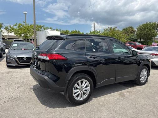 2024 Toyota Corolla Cross LE