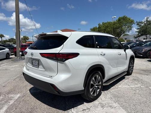 2023 Toyota Highlander XLE