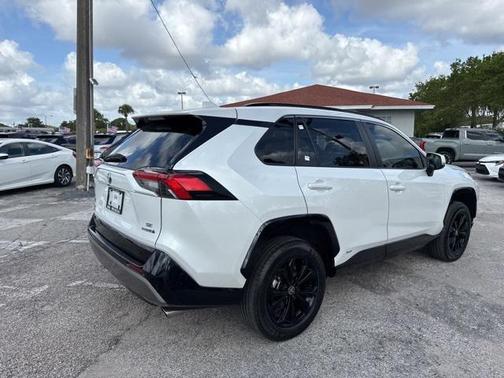 2023 Toyota RAV4 Hybrid SE