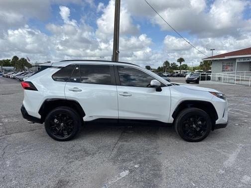 2023 Toyota RAV4 Hybrid SE