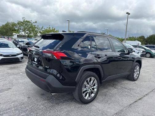 2022 Toyota RAV4 XLE Premium