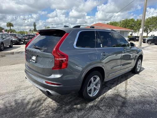 2018 Volvo XC90 T5 Momentum