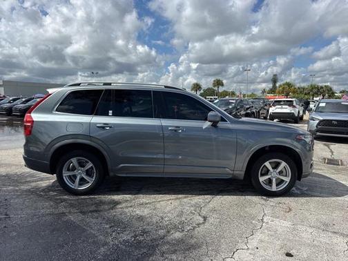 2018 Volvo XC90 T5 Momentum