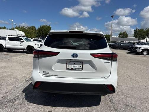 2023 Toyota Highlander Hybrid XLE