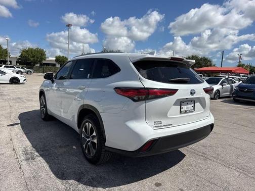 2023 Toyota Highlander Hybrid XLE