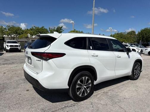 2023 Toyota Highlander Hybrid XLE