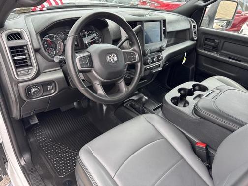 2024 RAM 3500 Tradesman Crew Cab 4x4 8' Box