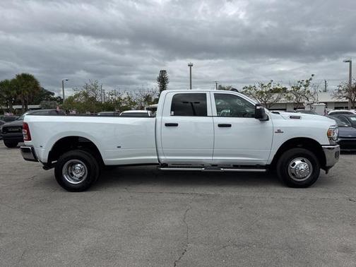2024 RAM 3500 Tradesman Crew Cab 4x4 8' Box
