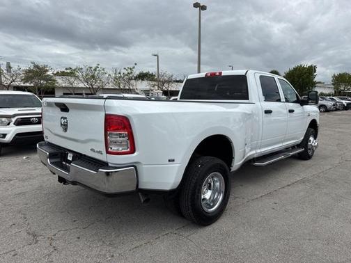 2024 RAM 3500 Tradesman Crew Cab 4x4 8' Box