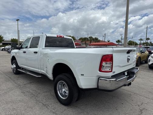 2024 RAM 3500 Tradesman Crew Cab 4x4 8' Box