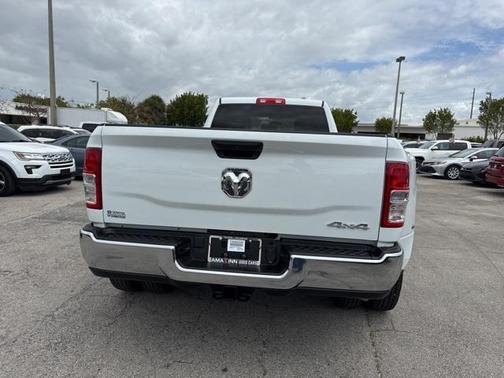 2024 RAM 3500 Tradesman Crew Cab 4x4 8' Box