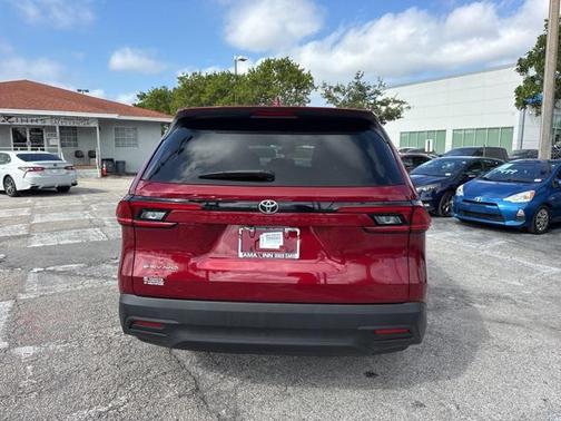 2025 Toyota Highlander Hybrid LE