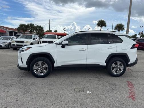 2022 Toyota RAV4 XLE