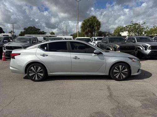 2021 Nissan Altima 2.5 SV