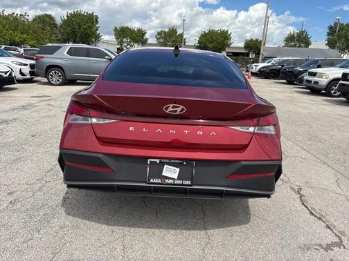 2025 Hyundai ELANTRA SE