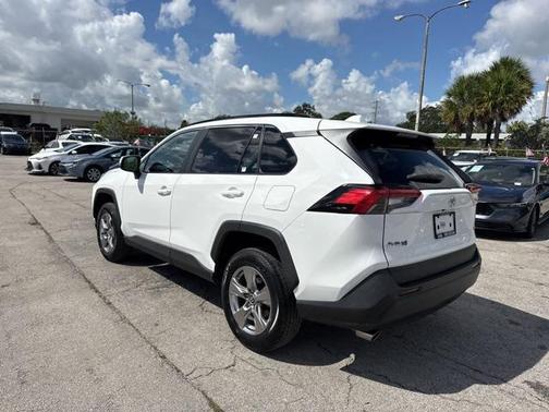 2022 Toyota RAV4 XLE