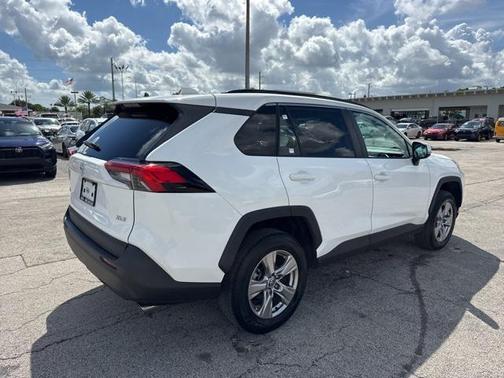 2022 Toyota RAV4 XLE