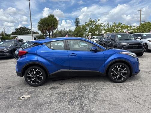 2022 Toyota C-HR XLE