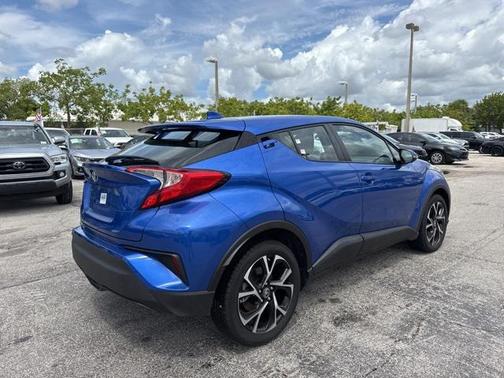 2022 Toyota C-HR XLE