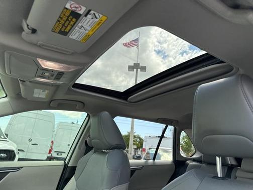 2022 Toyota RAV4 Hybrid XLE Premium