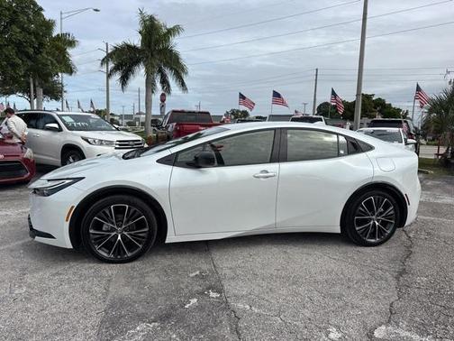 2025 Toyota Prius LE