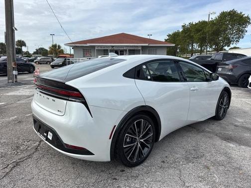 2025 Toyota Prius LE