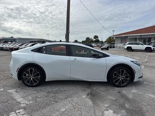 2025 Toyota Prius LE