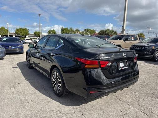 2023 Nissan Altima 2.5 SV