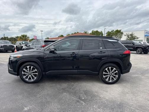 2025 Toyota Corolla Cross XLE