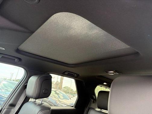 2024 Land Rover Discovery P300 Dynamic SE