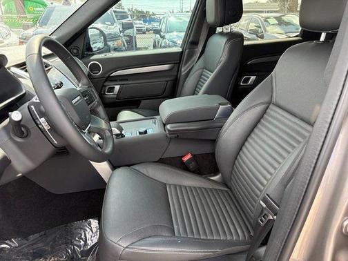 2024 Land Rover Discovery P300 Dynamic SE