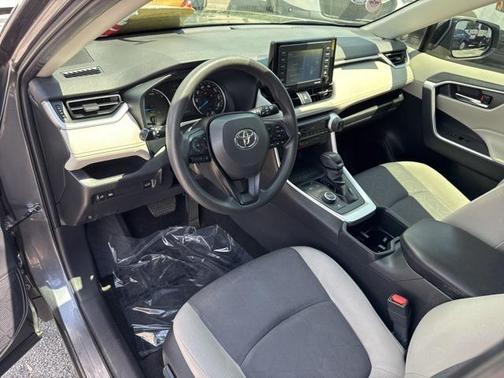 2022 Toyota RAV4 Hybrid XLE