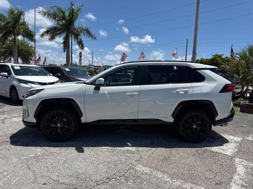 2022 Toyota RAV4 Hybrid SE