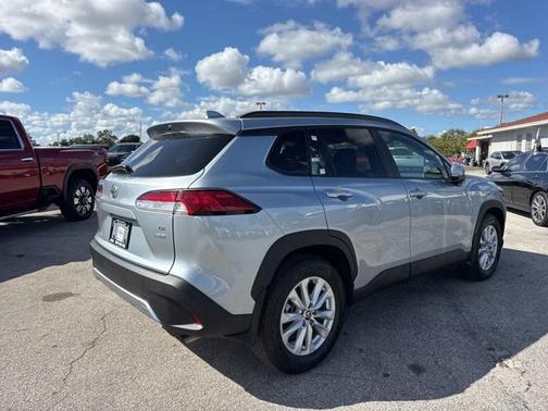 2024 Toyota Corolla Cross LE