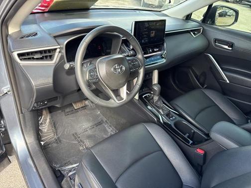 2025 Toyota Corolla Cross XLE