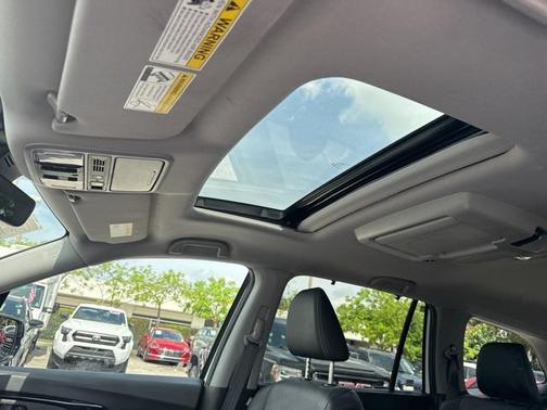 2022 Honda Pilot Touring 8-Passenger